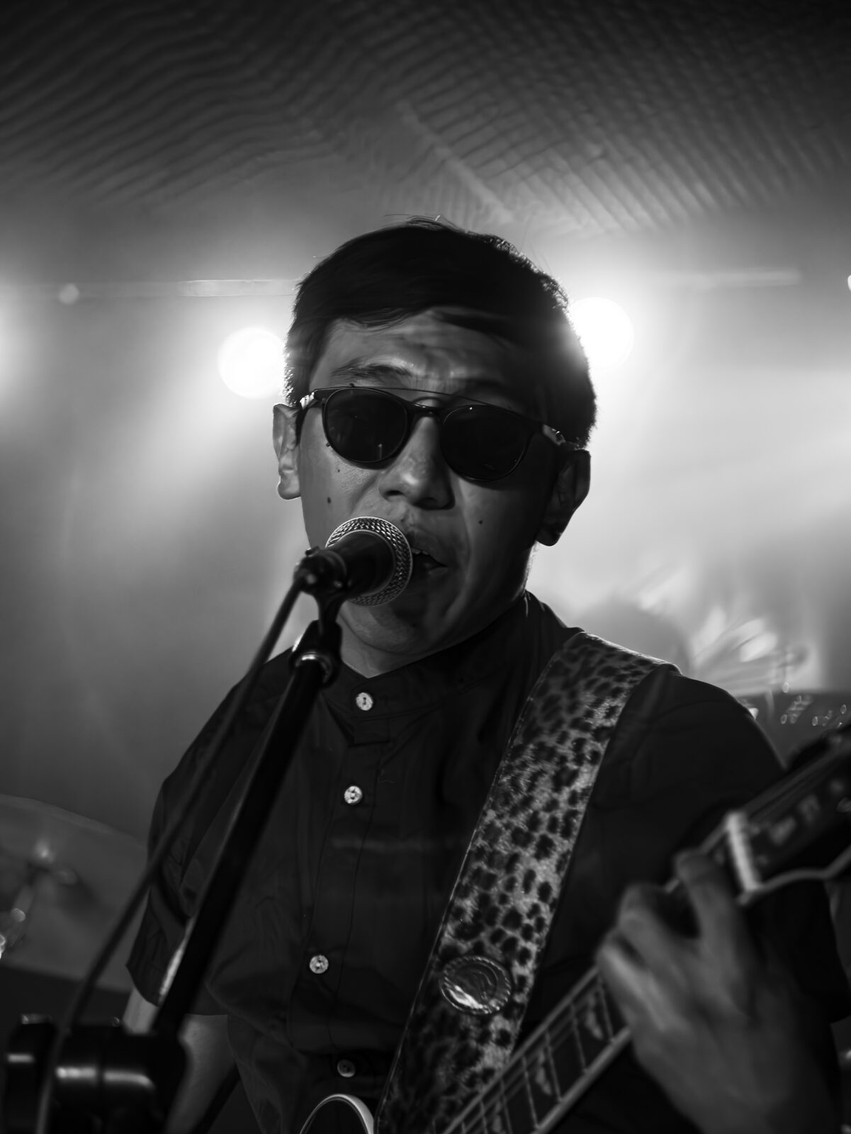 Event, black and white guitarist