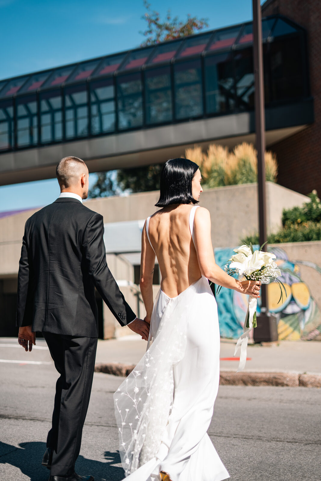 Wedding, color urban walk